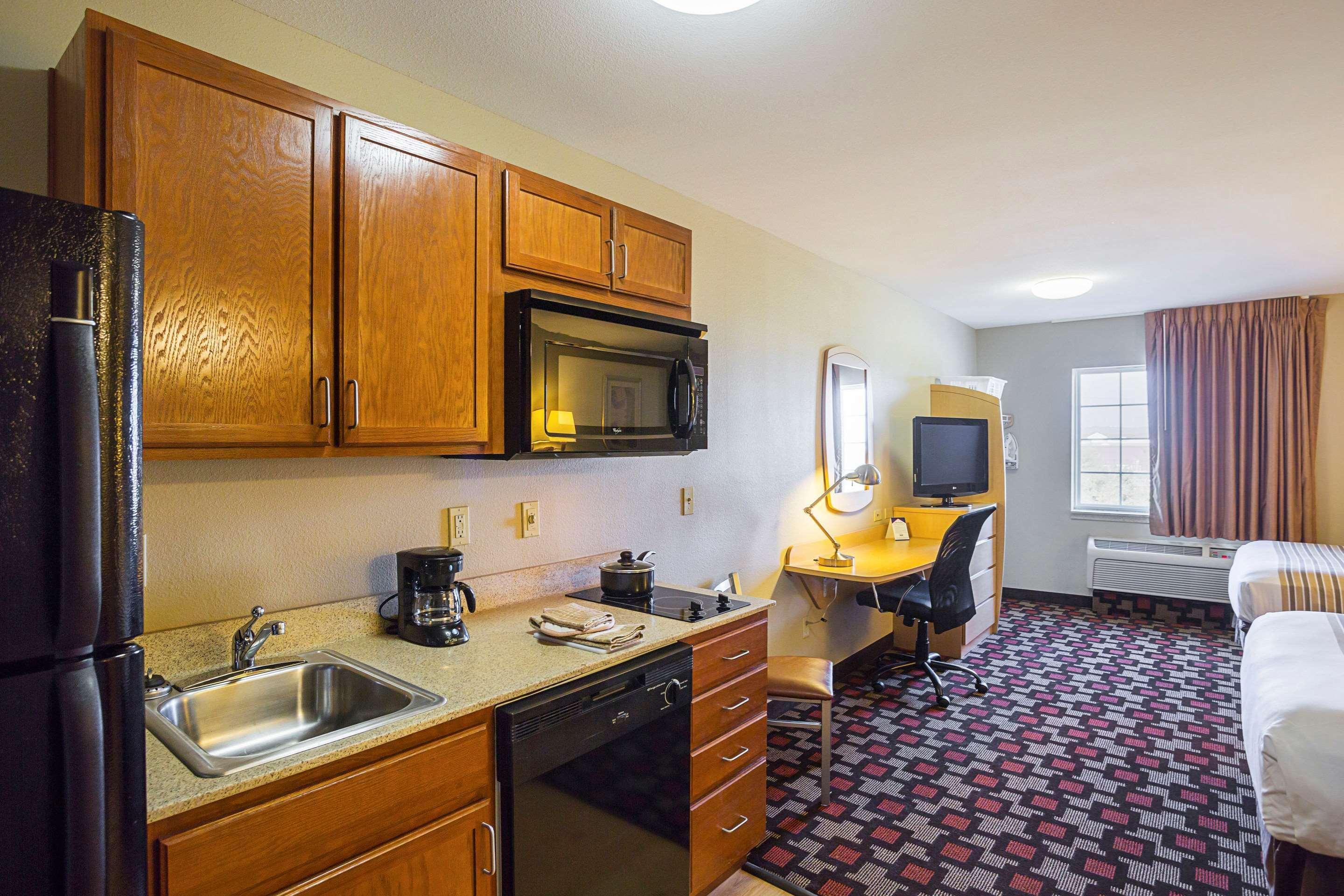 Suburban Studios Clarksville-Louisville North Екстериор снимка